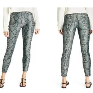 $200 French Connection Grey Animal print Skin Leggings, size 6